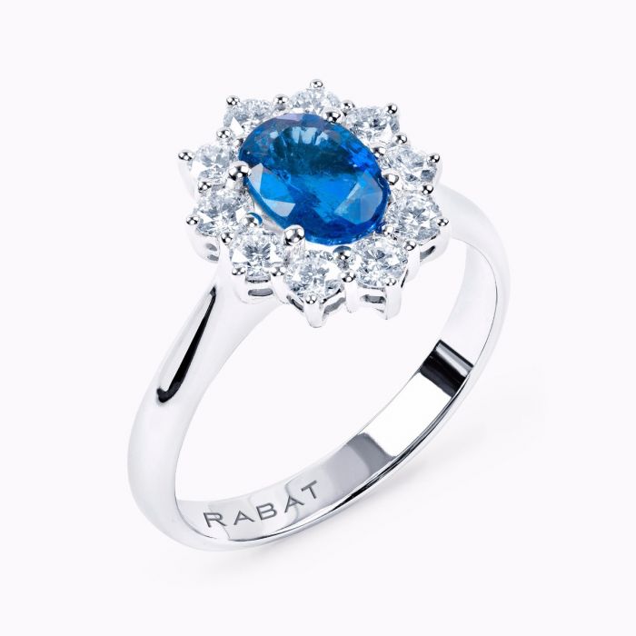 Anillo Rabat de oro blanco con zafiro azul oval y roseta de diamantes |  Joyería RABAT | P021504869-13