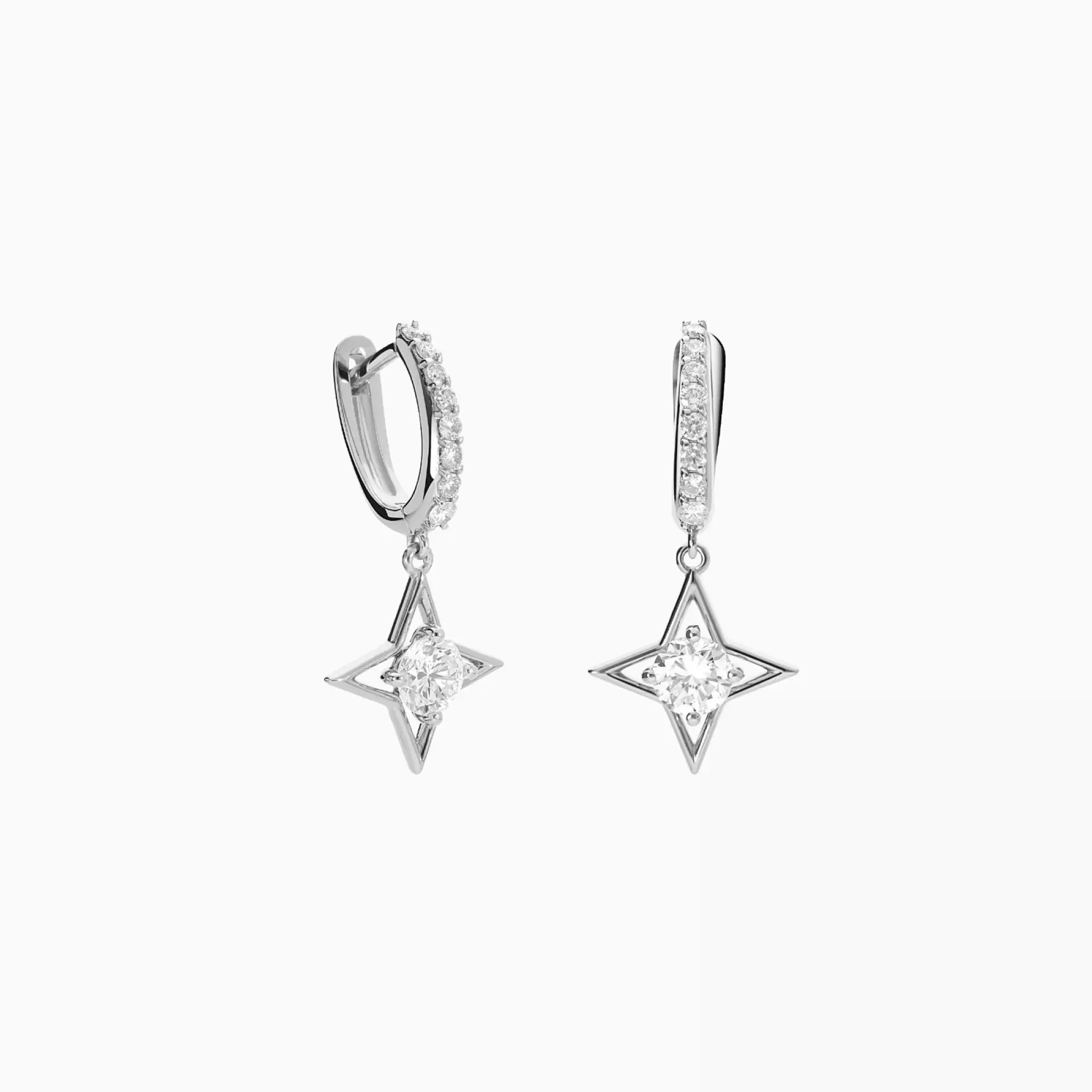 Pendientes estrella de oro blanco con diamantes y diamante central