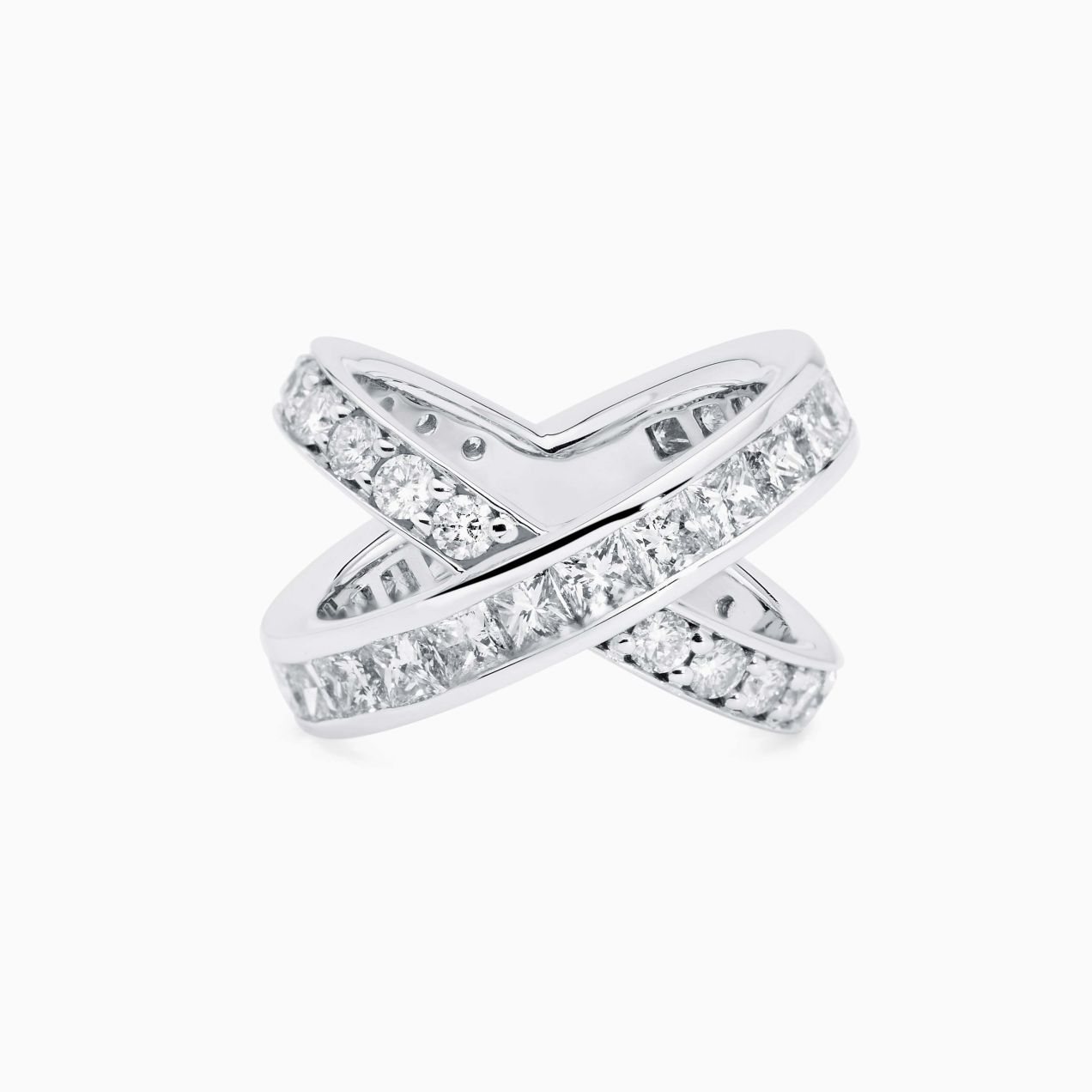 White gold crossover ring with diamonds