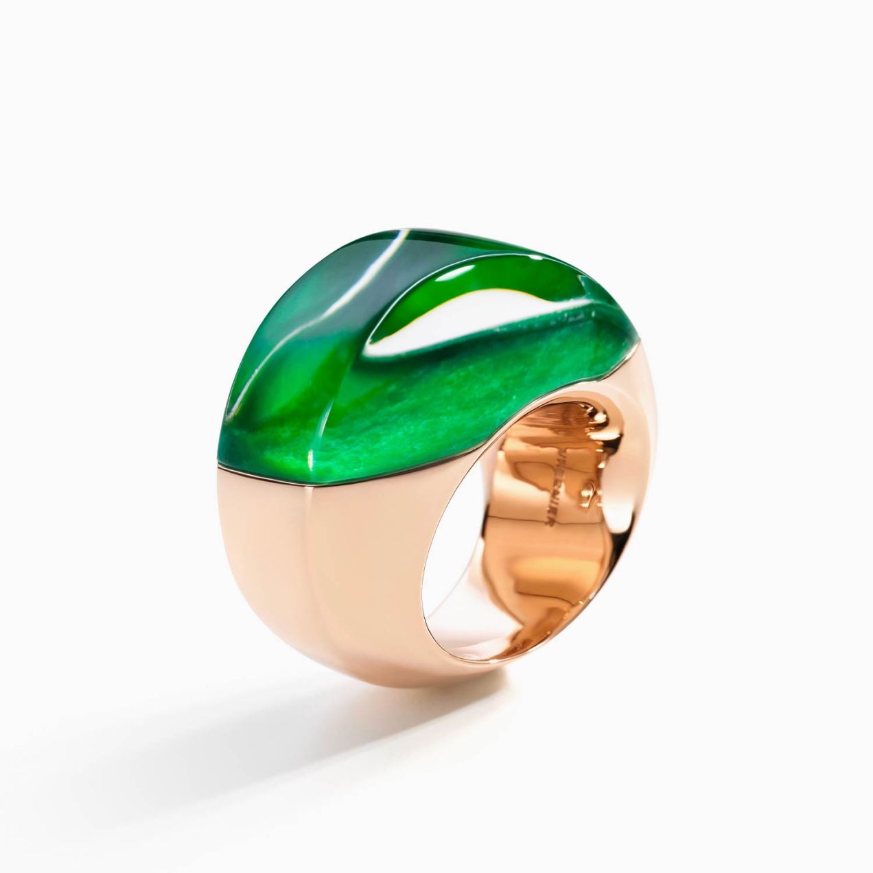 Vhernier aladdin ring in rose gold with green jade quartz crystal