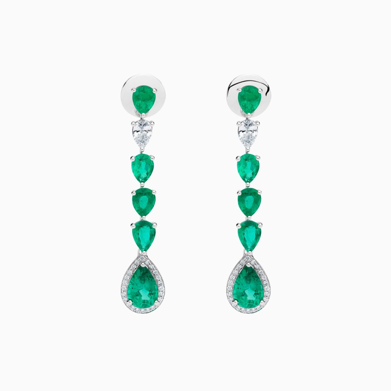 Long earrings of emeralds and diamonds