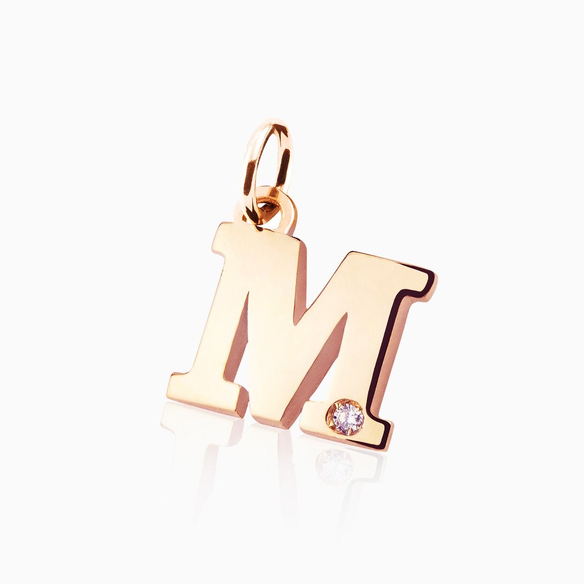 Pulsera de hilo con charm con forma inicial M de oro
