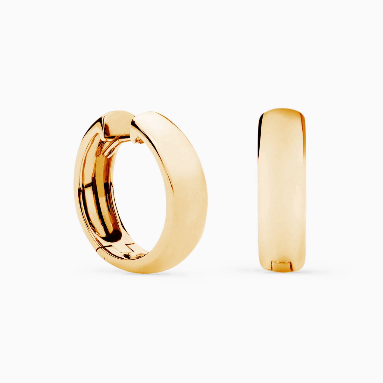 Small hoop earrings in yellow gold